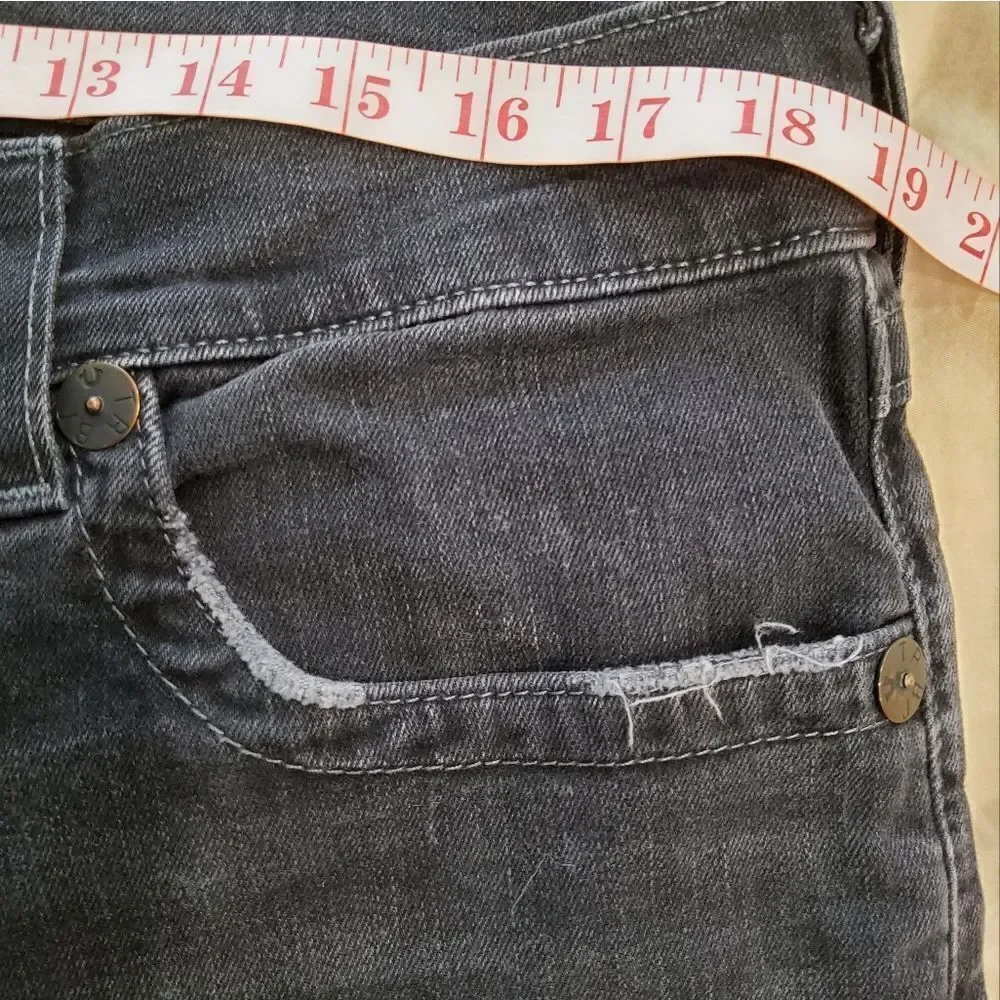True Religion Men's Ricky Relaxed Straight Shorts Size 36